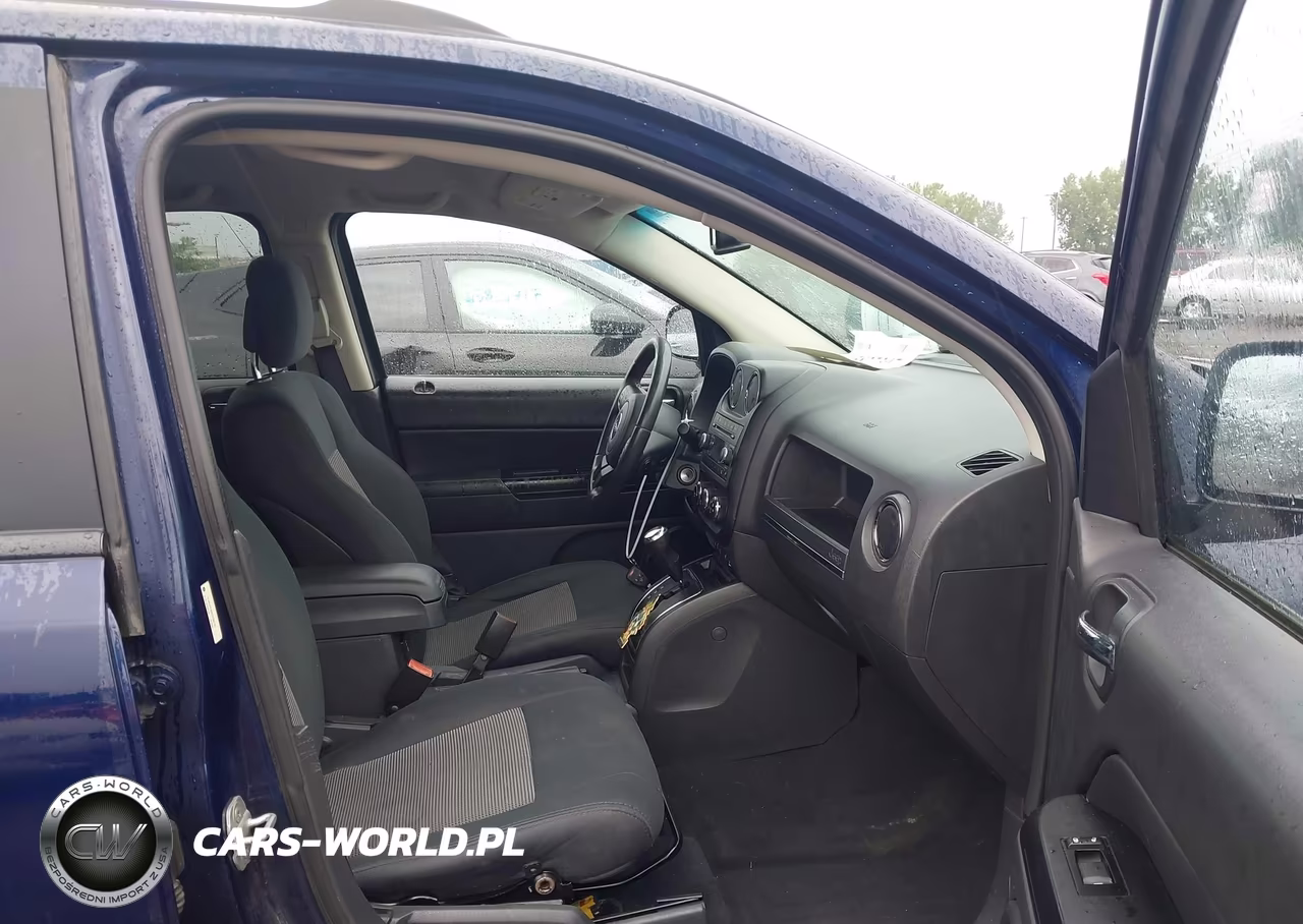 2012 Jeep Compass Latitude VIN:1C4NJDEB9CD588191 - 5