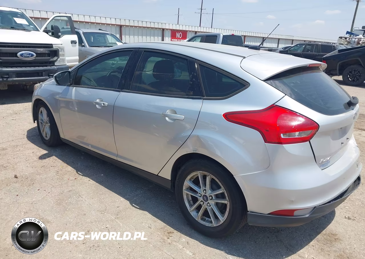 2018 Ford Focus Se VIN:1FADP3K25JL258517 - 3