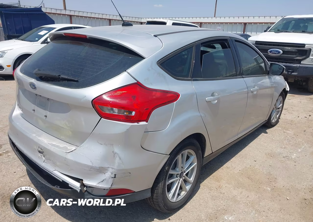 2018 Ford Focus Se VIN:1FADP3K25JL258517 - 4