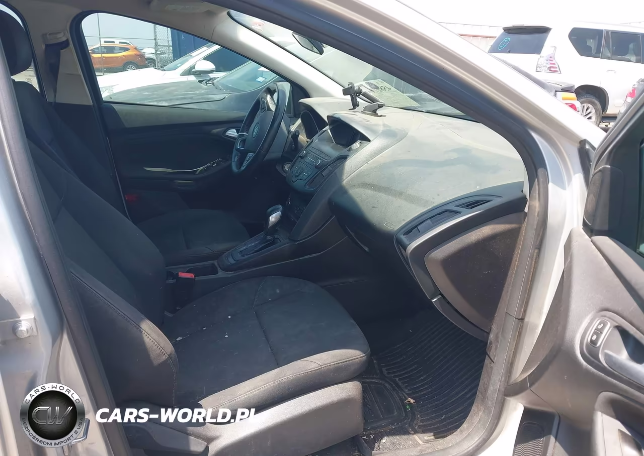 2018 Ford Focus Se VIN:1FADP3K25JL258517 - 5