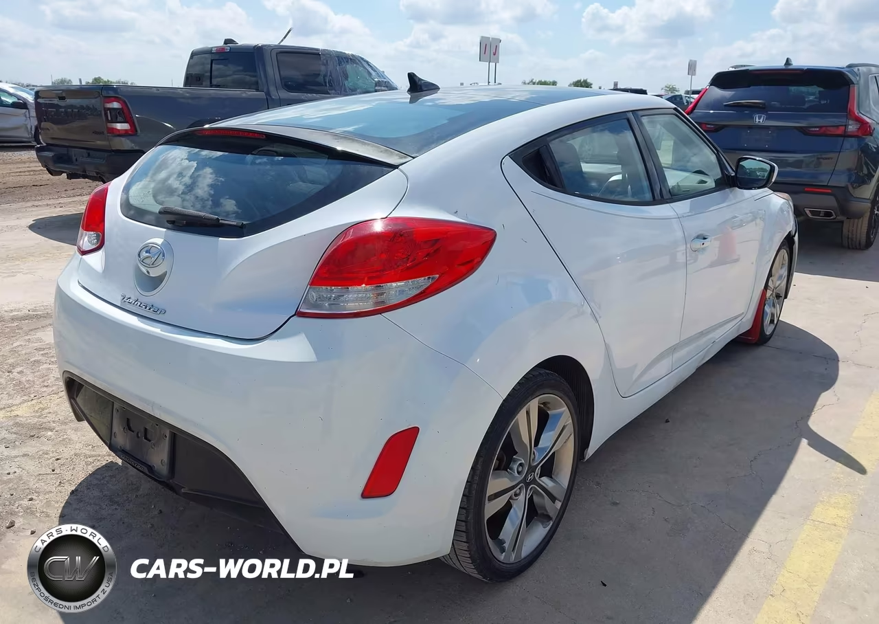 2017 Hyundai Veloster Value Edition VIN:KMHTC6ADXHU312366 - 4