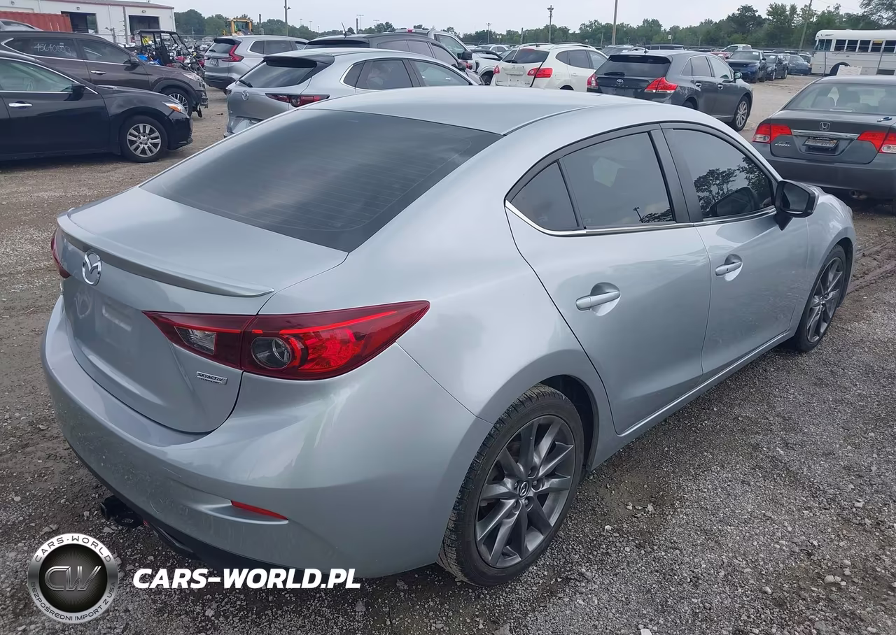 2018 Mazda Mazda3 Touring VIN:3MZBN1V38JM266963 - 4