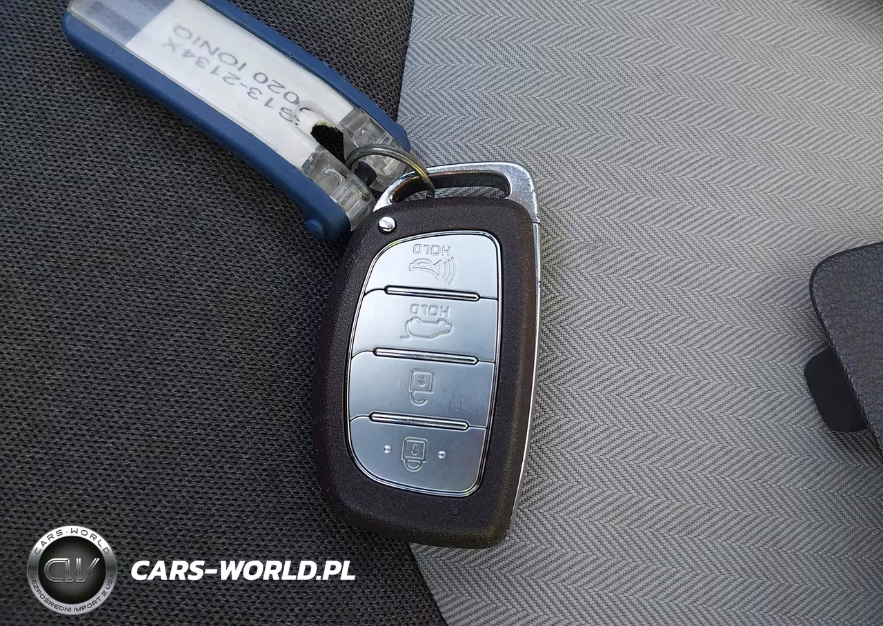 2020 Hyundai Ioniq Hybrid Blue VIN:KMHC65LC3LU220143 - 11