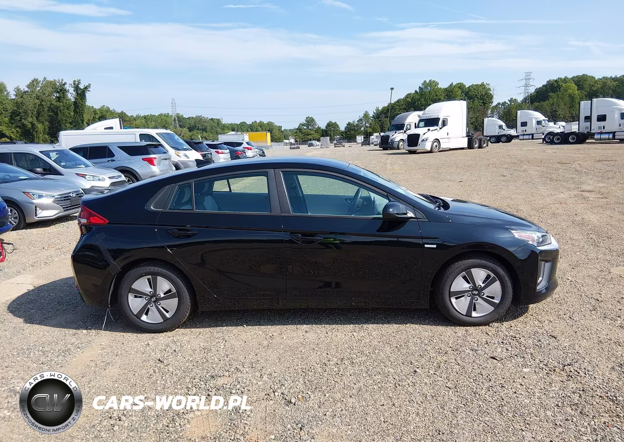 2020 Hyundai Ioniq Hybrid Blue VIN:KMHC65LC3LU220143 - 17