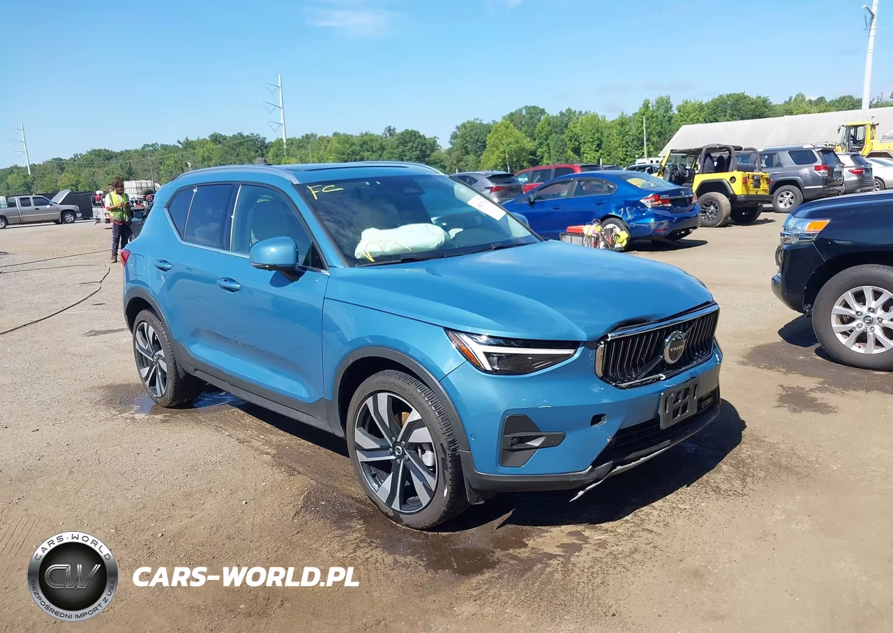 2024 Volvo Xc40 B5 Ultimate Bright Theme