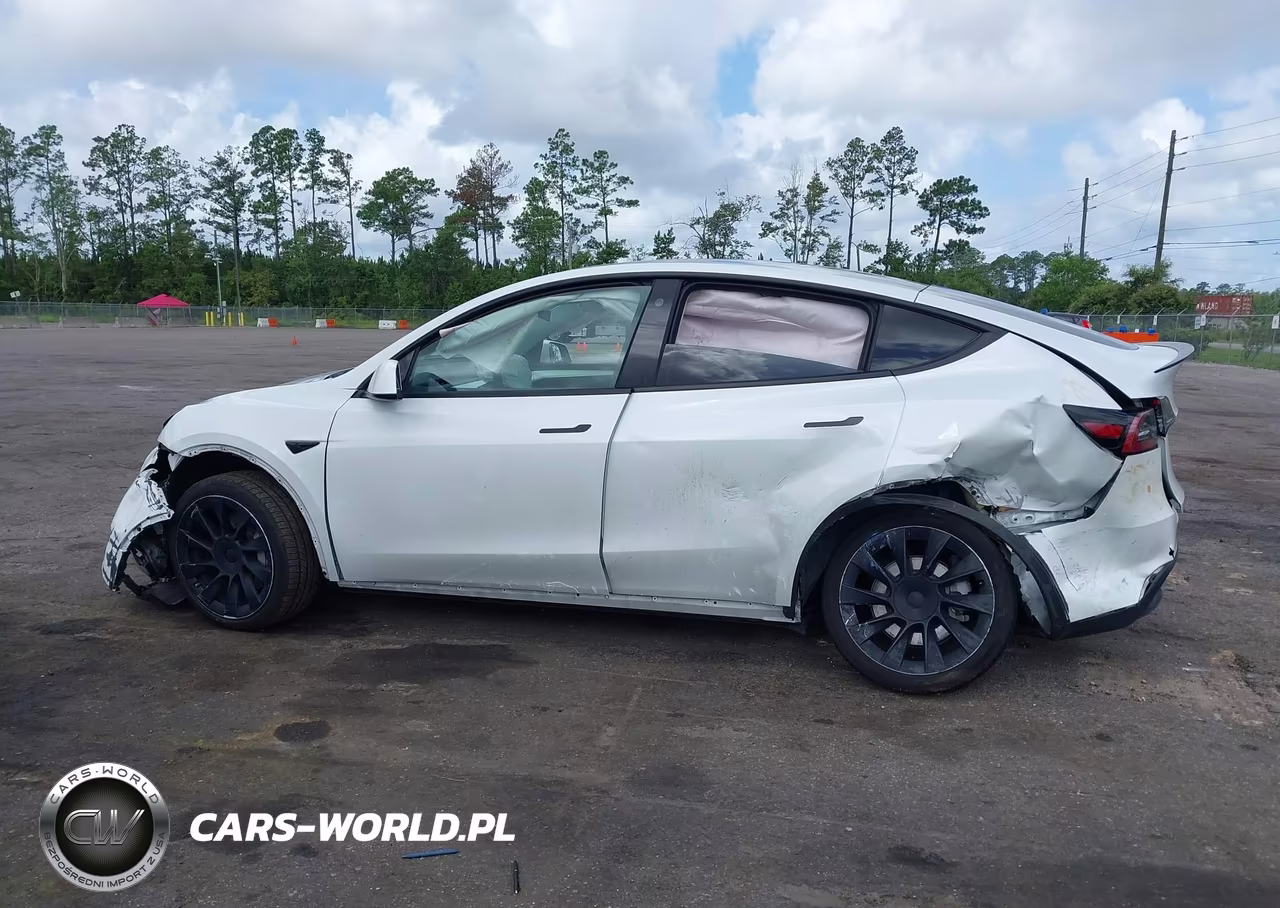 2022 Tesla Model Y Long Range Dual Motor All-Wheel Drive VIN:7SAYGDEE9NF535737 - 13