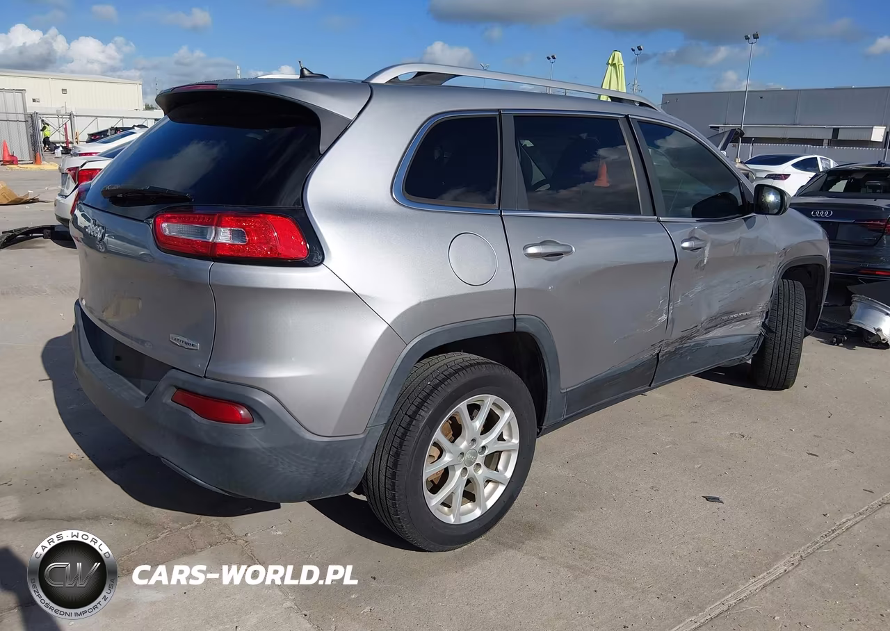 2014 Jeep Cherokee Latitude VIN:1C4PJLCB0EW182698 - 4