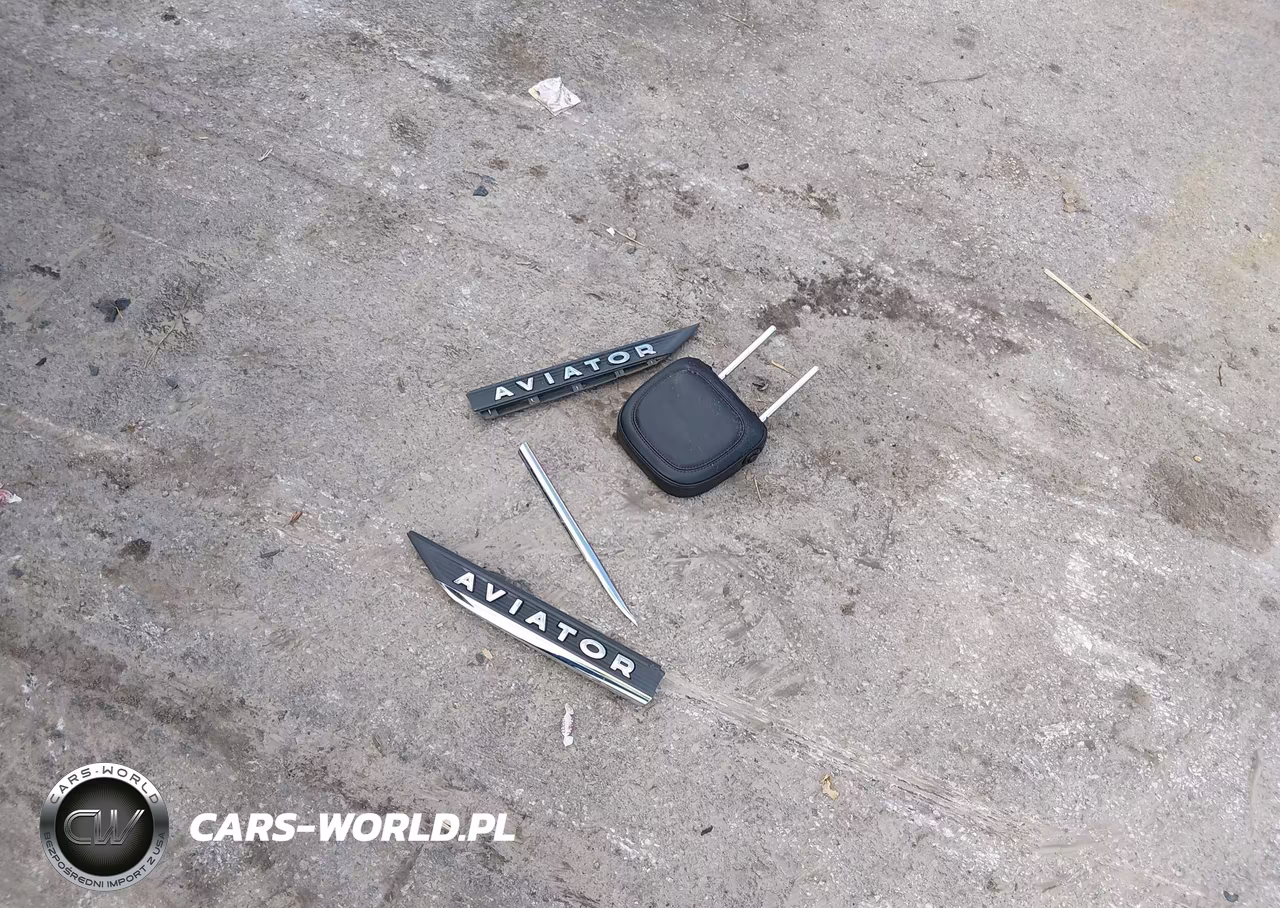 2020 Lincoln Aviator Standard VIN:5LM5J6XCXLGL09775 - 12