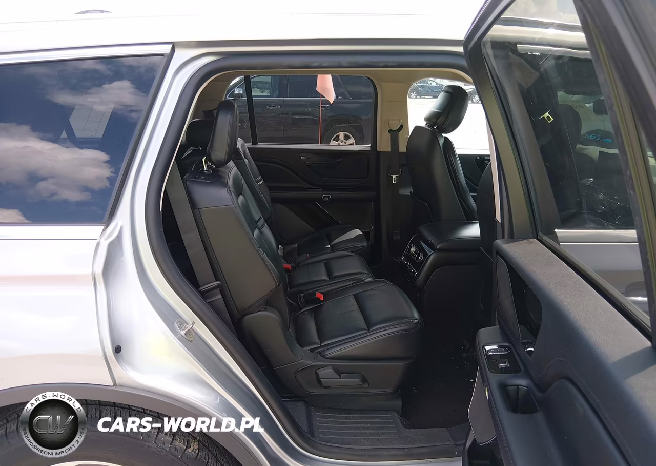 2020 Lincoln Aviator Standard VIN:5LM5J6XCXLGL09775 - 8