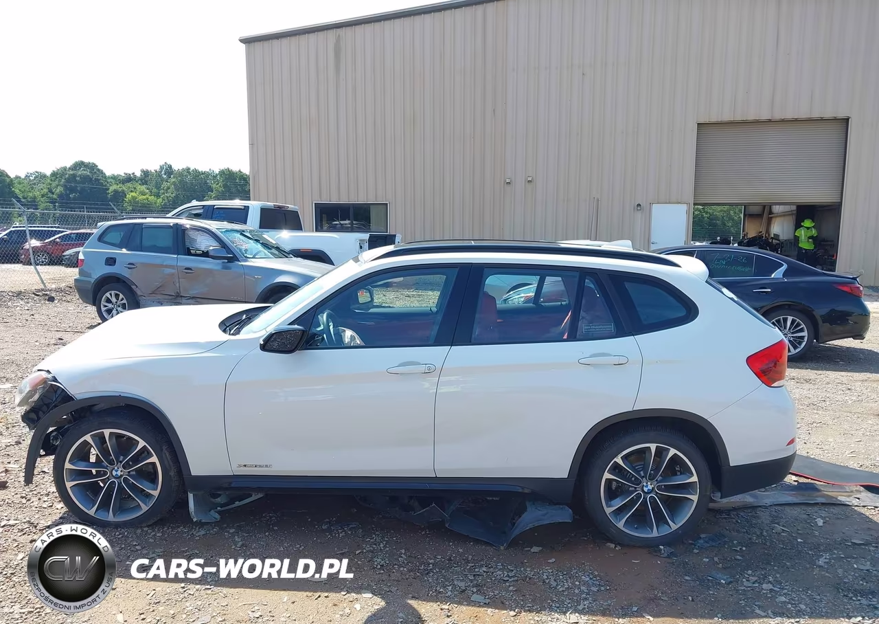 2015 BMW X1 xDrive28I VIN:WBAVL1C55FVY38818 - 14