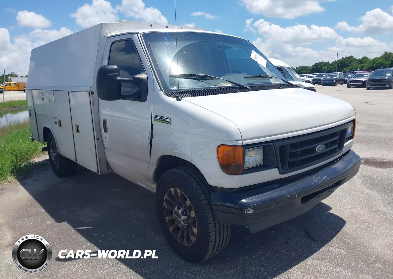 2005 Ford E-350 Cutaway Standard