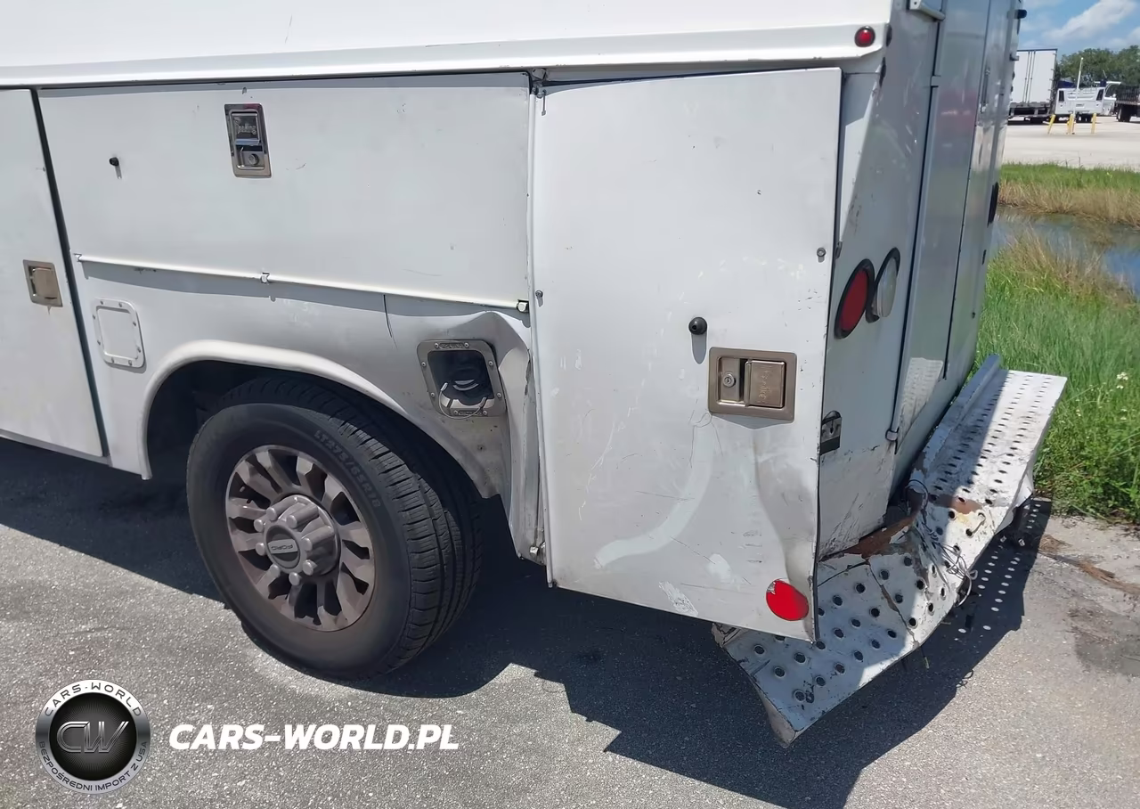 2005 Ford E-350 Cutaway Standard VIN:1FDSE35L25HB19784 - 11