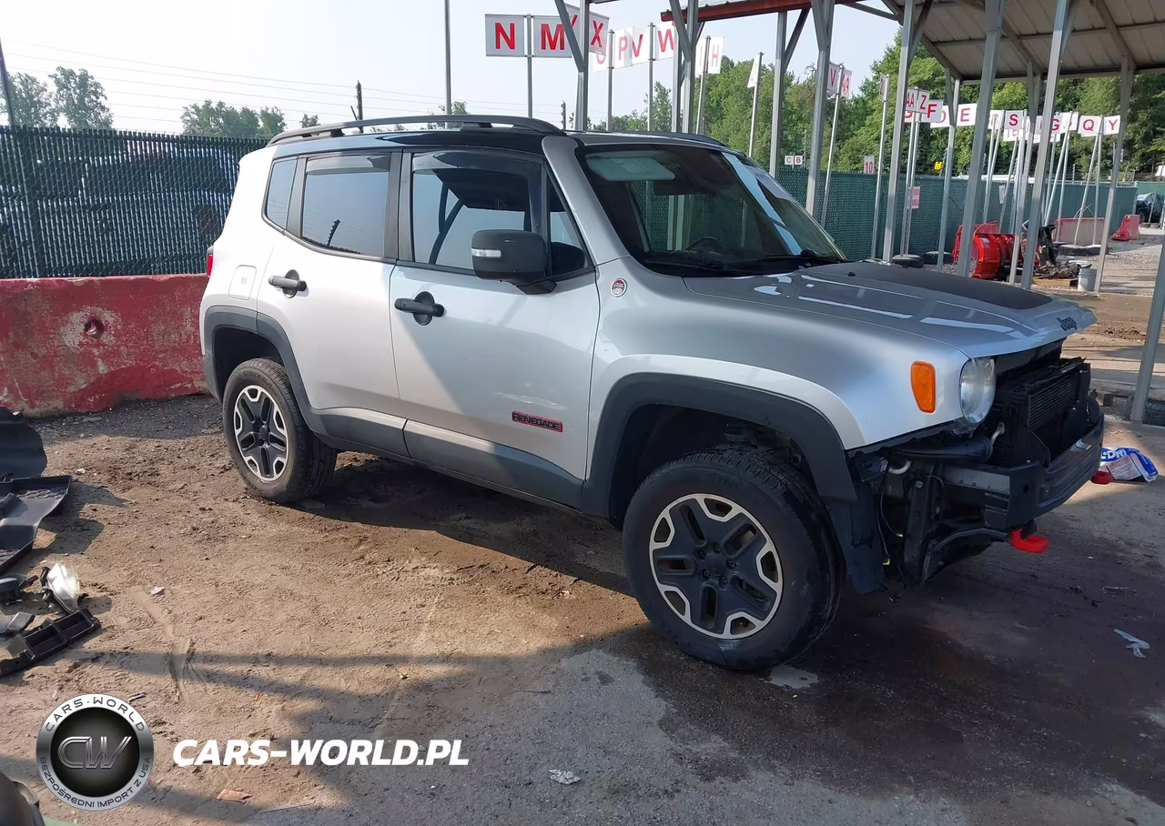 2015 Jeep Renegade Trailhawk – zdjęcie 1 z 18