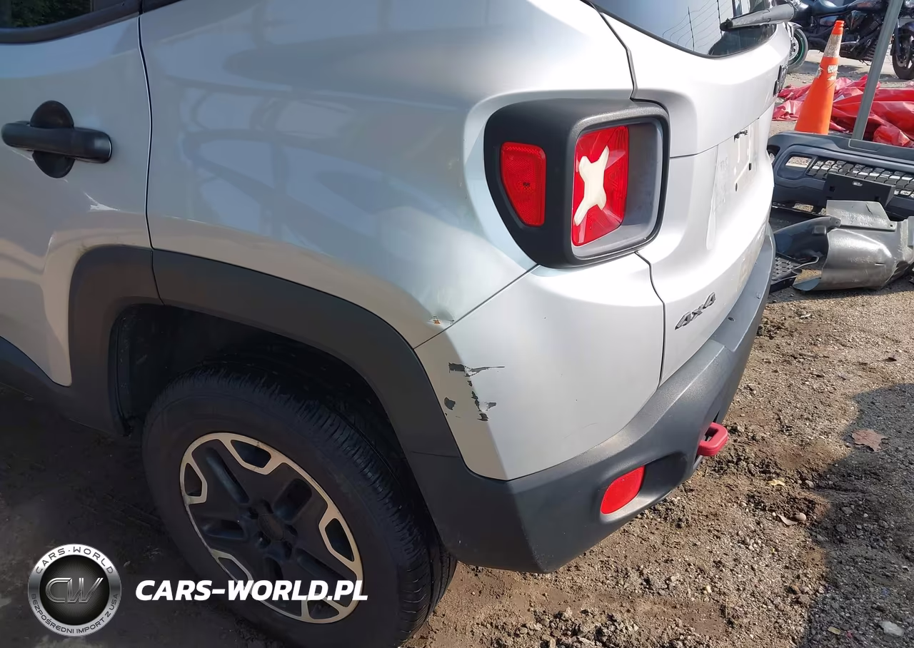 2015 Jeep Renegade Trailhawk VIN:ZACCJBCTXFPB31547 - 18