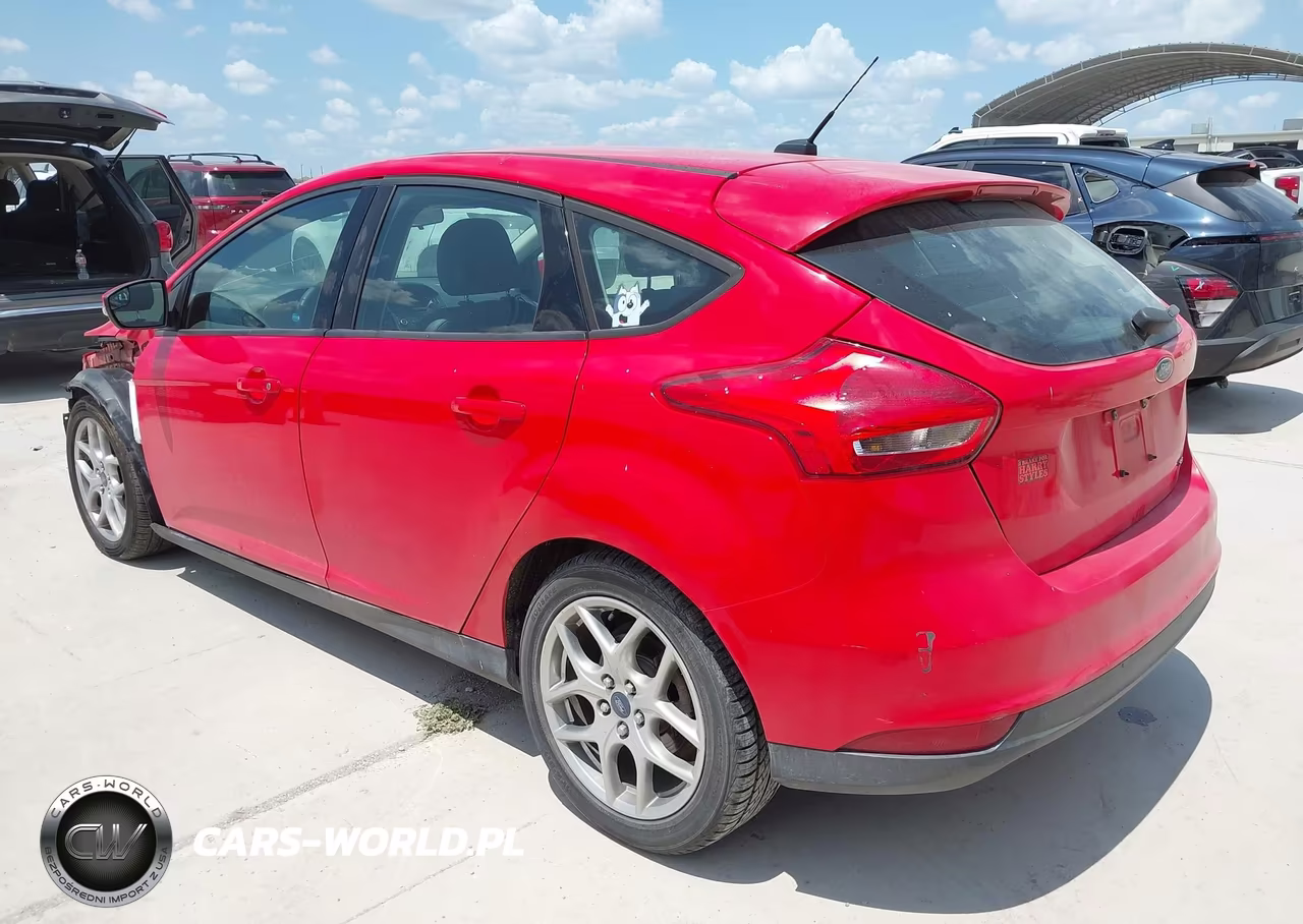 2015 Ford Focus Se VIN:1FADP3K22FL290123 - 3