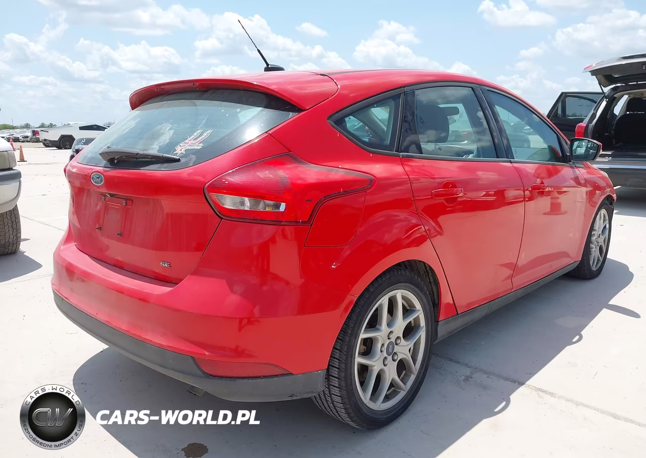 2015 Ford Focus Se VIN:1FADP3K22FL290123 - 4
