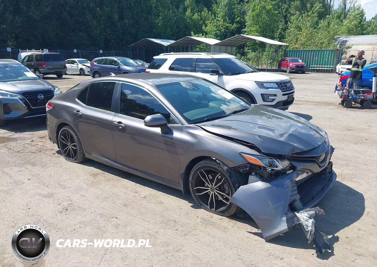 2019 Toyota Camry Le – zdjęcie 1 z 16