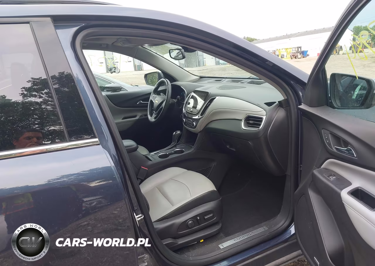 2018 Chevrolet Equinox Premier VIN:3GNAXVEV0JL154821 - 5