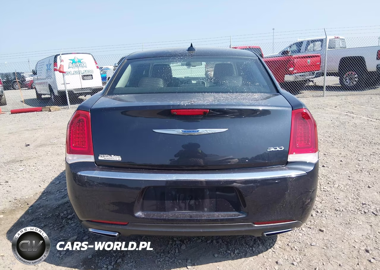 2018 Chrysler 300 Limited VIN:2C3CCAEG5JH164846 - 17