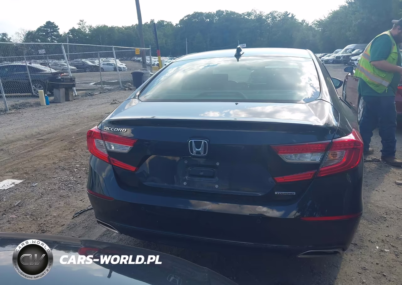 2018 Honda Accord Touring VIN:1HGCV1F99JA053609 - 16