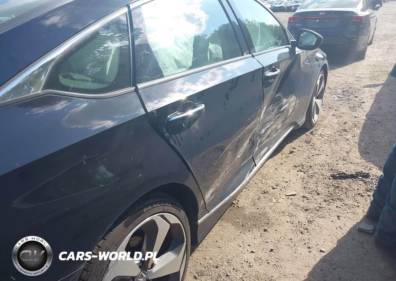 2018 Honda Accord Touring VIN:1HGCV1F99JA053609 - 18