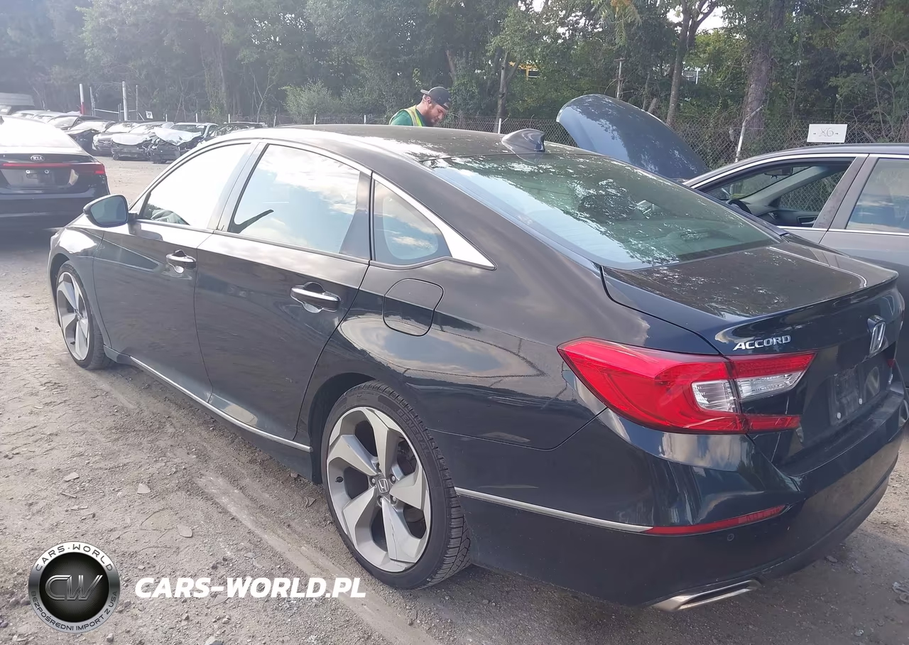 2018 Honda Accord Touring VIN:1HGCV1F99JA053609 - 3
