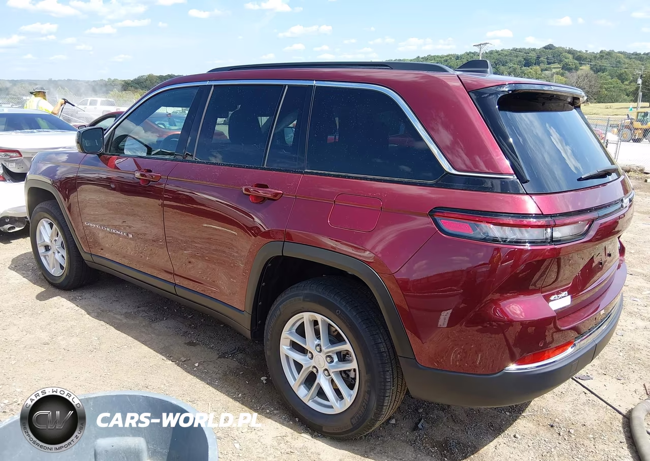 2024 Jeep Grand Cherokee Laredo X 4X4 VIN:1C4RJHAG0R8619453 - 3