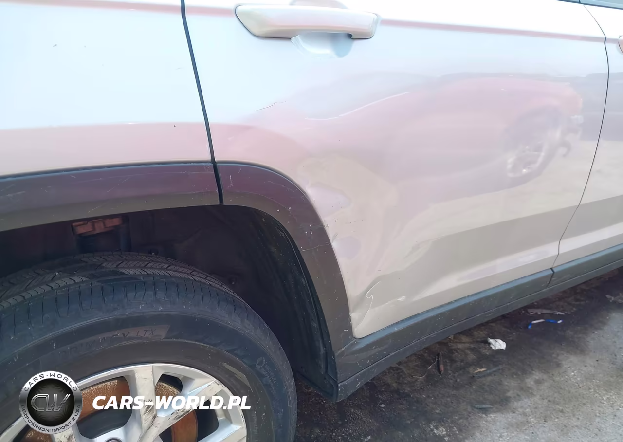 2023 Jeep Grand Cherokee L Limited 4X4 VIN:1C4RJKBG2P8829819 - 12