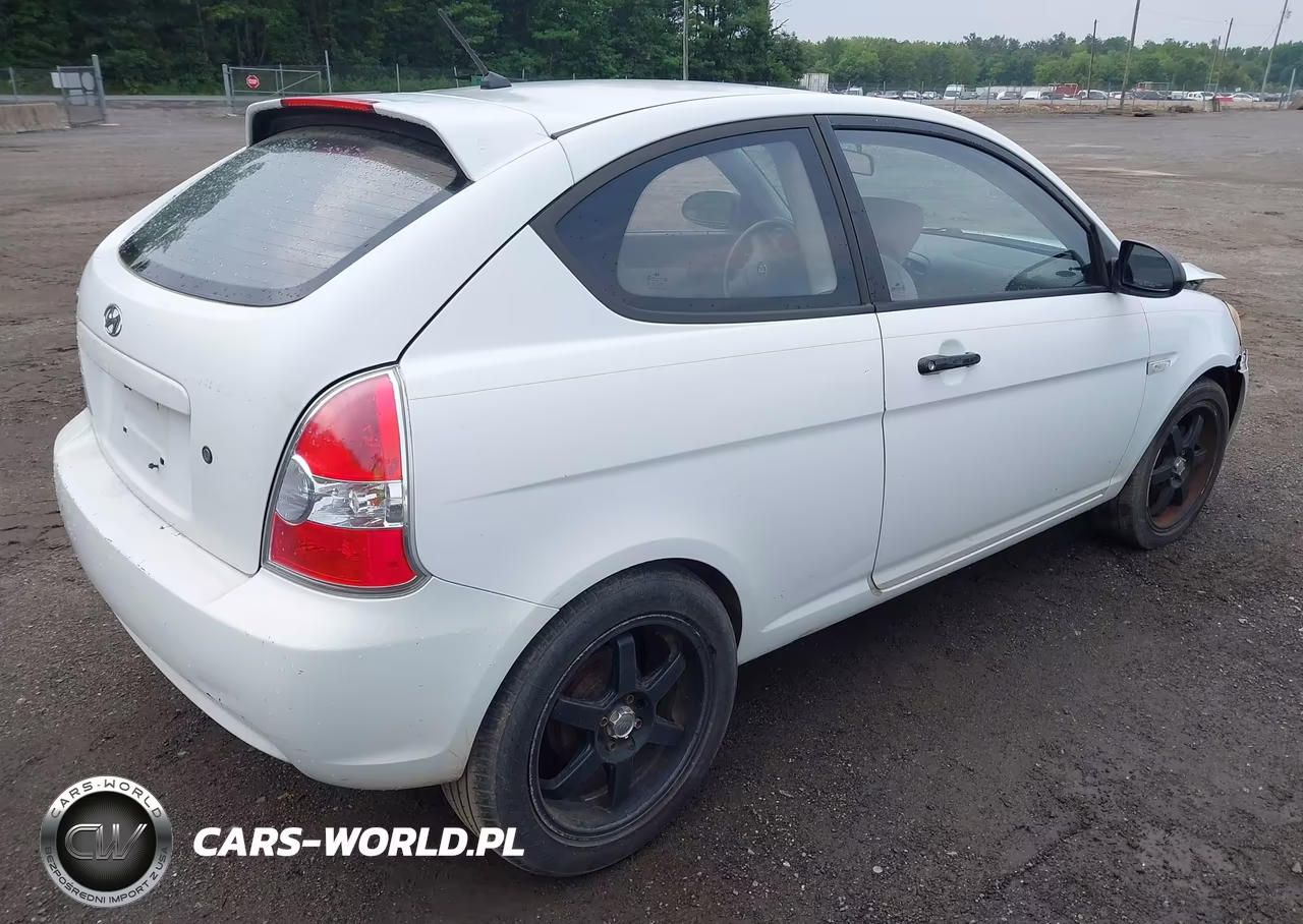 2007 Hyundai Accent Gs VIN:KMHCM36C87U046954 - 4