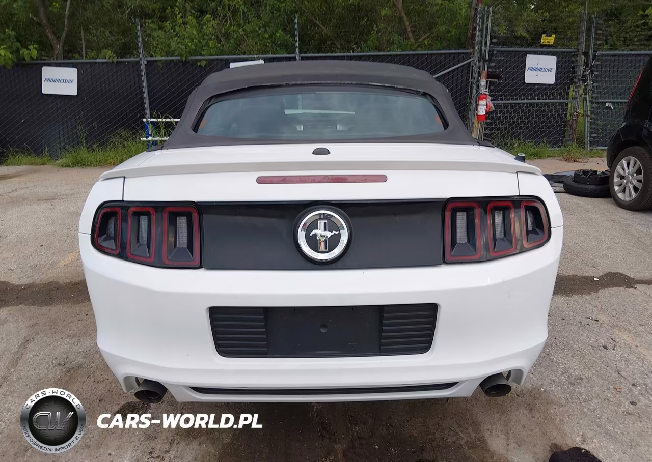 2014 Ford Mustang V6 Premium VIN:1ZVBP8EM0E5292657 - 17