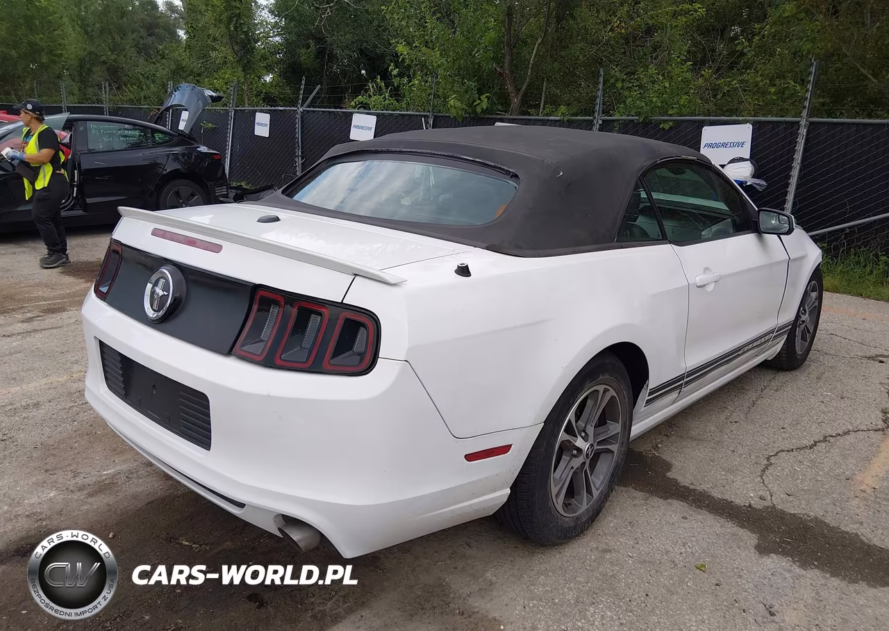 2014 Ford Mustang V6 Premium VIN:1ZVBP8EM0E5292657 - 4