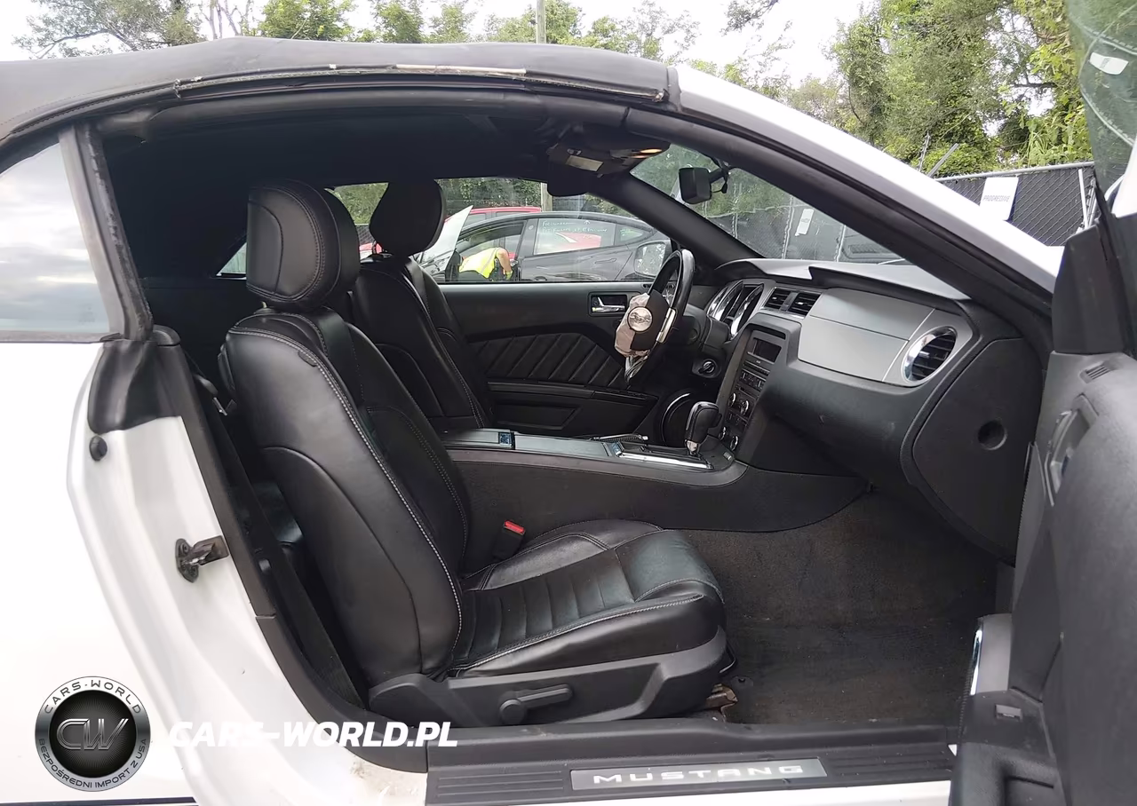 2014 Ford Mustang V6 Premium VIN:1ZVBP8EM0E5292657 - 5
