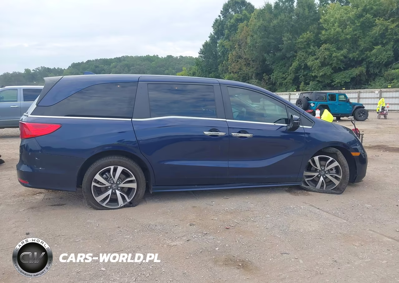 2023 Honda Odyssey Touring VIN:5FNRL6H81PB064040 - 13
