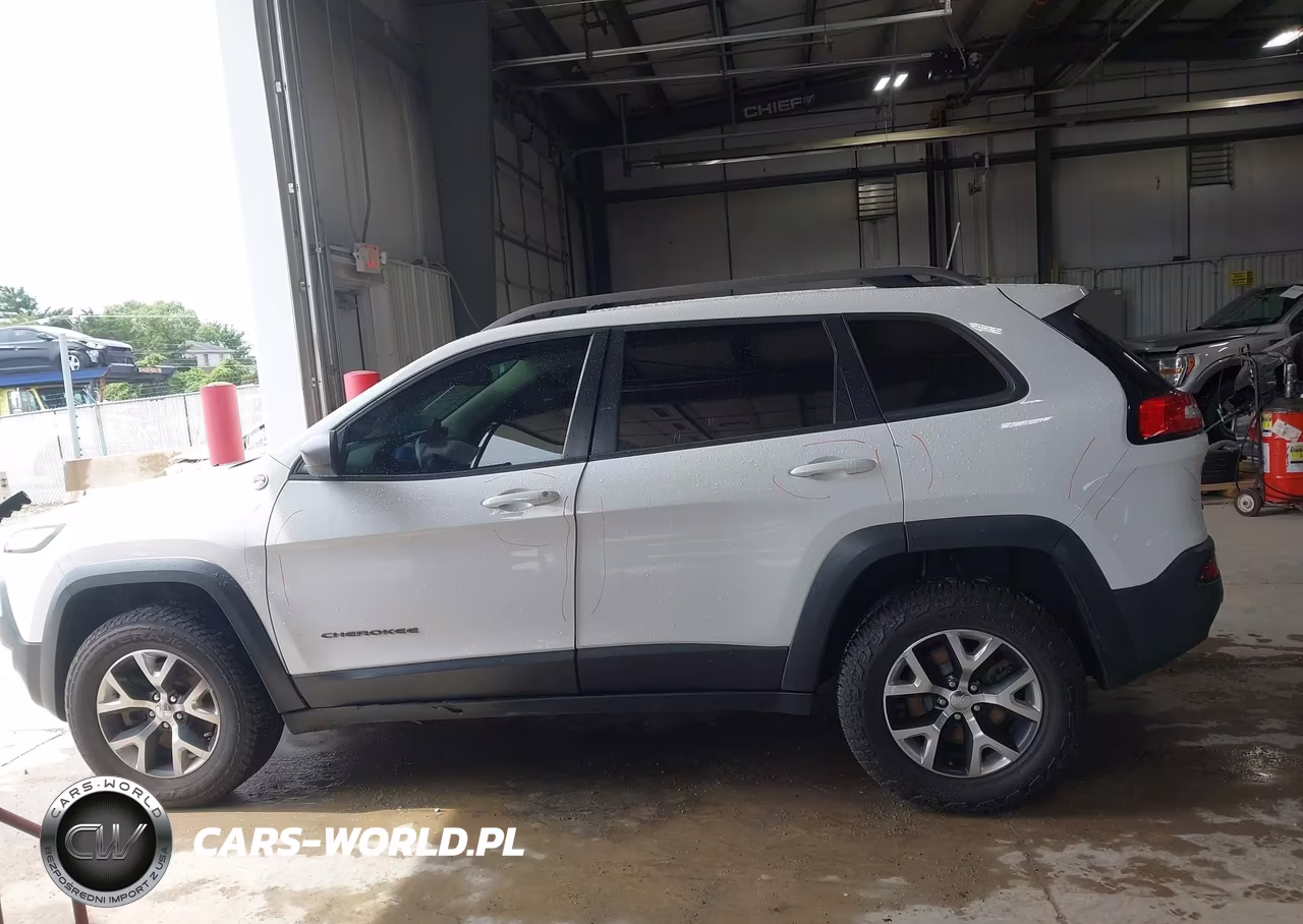 2017 Jeep Cherokee Trailhawk VIN:1C4PJMBB3HW581701 - 14