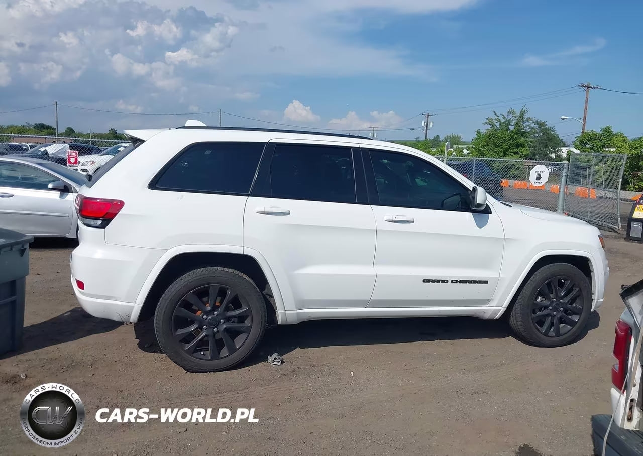 2019 Jeep Grand Cherokee Altitude 4X2 VIN:1C4RJEAGXKC614570 - 13