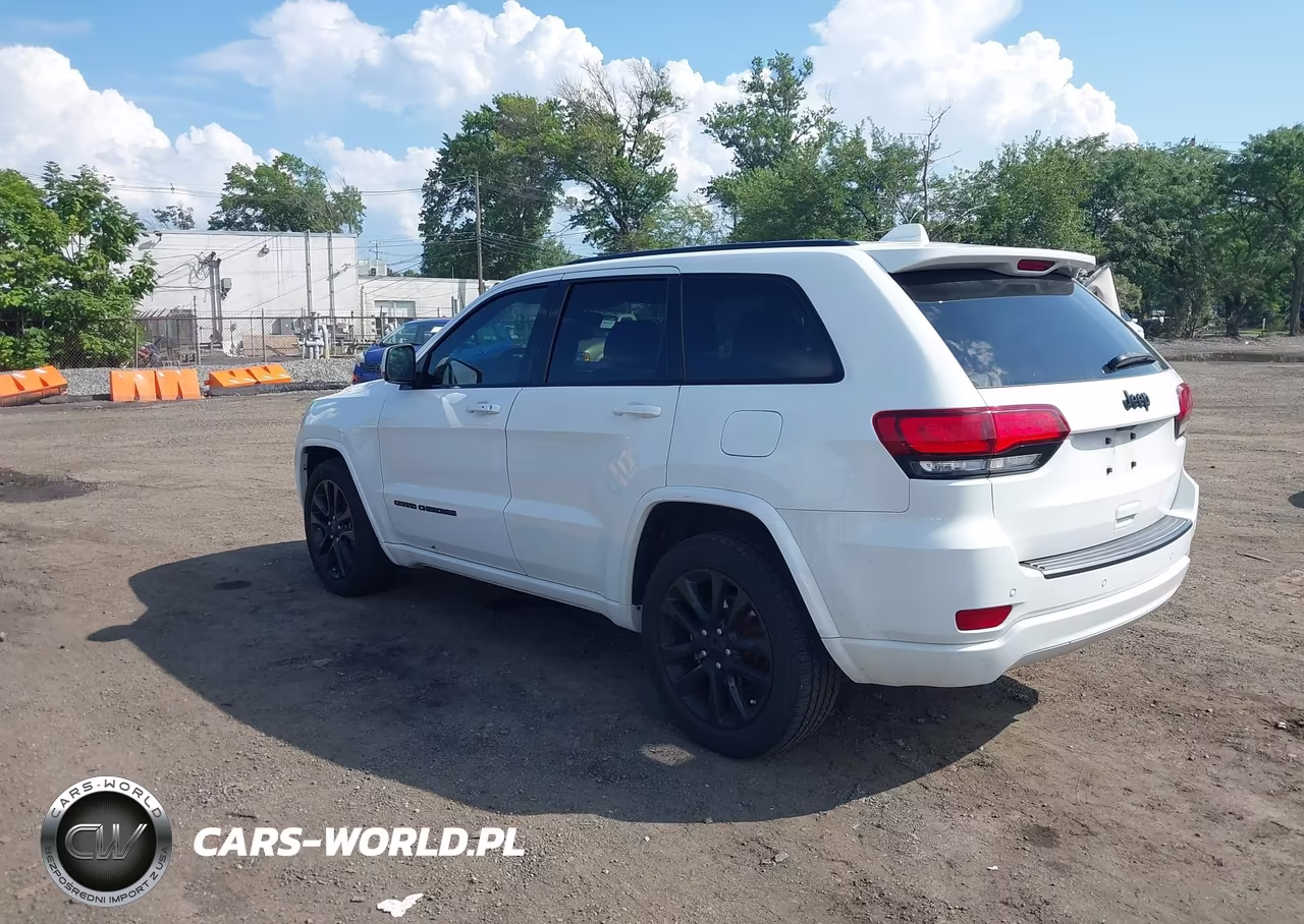 2019 Jeep Grand Cherokee Altitude 4X2 VIN:1C4RJEAGXKC614570 - 3