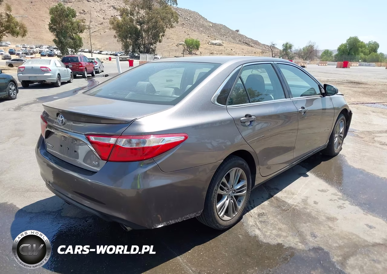 2017 Toyota Camry Se VIN:4T1BF1FK0HU761911 - 4