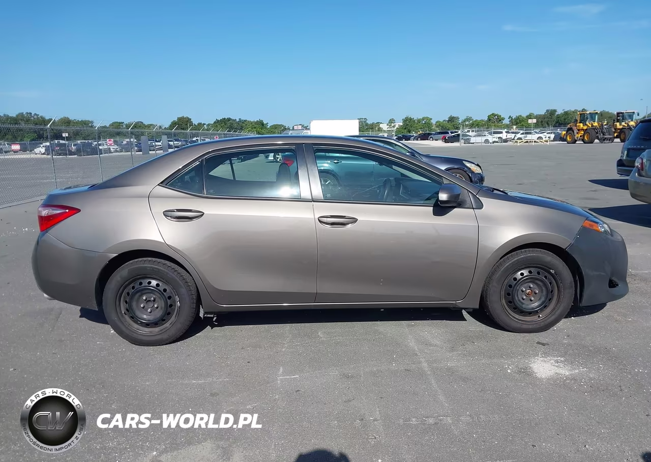 2017 Toyota Corolla Le VIN:2T1BURHE8HC837873 - 13