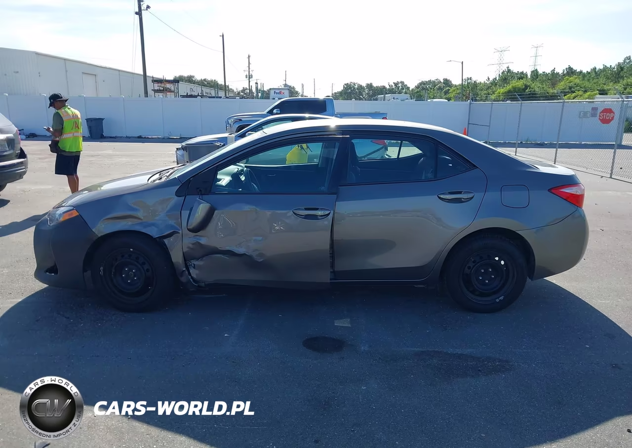2017 Toyota Corolla Le VIN:2T1BURHE8HC837873 - 14