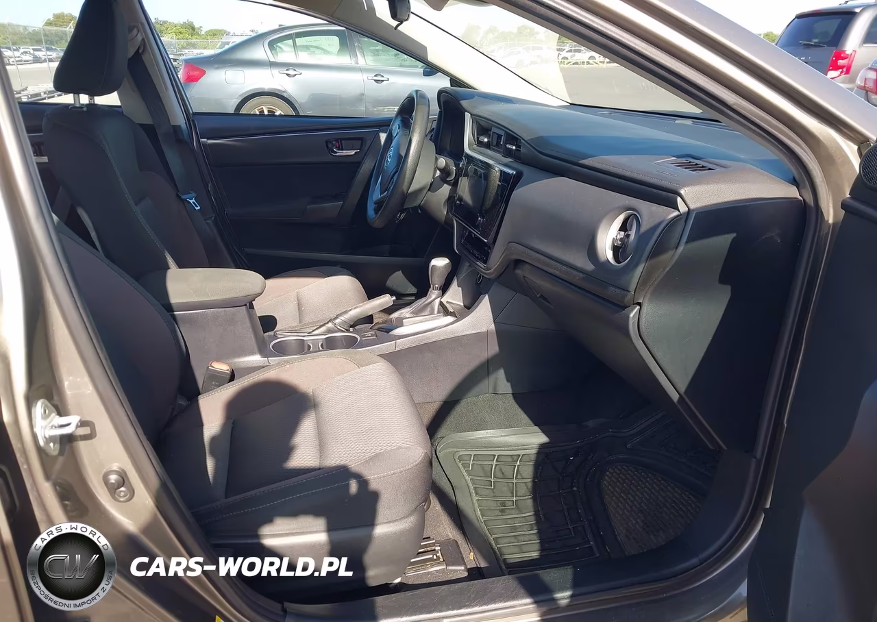 2017 Toyota Corolla Le VIN:2T1BURHE8HC837873 - 5