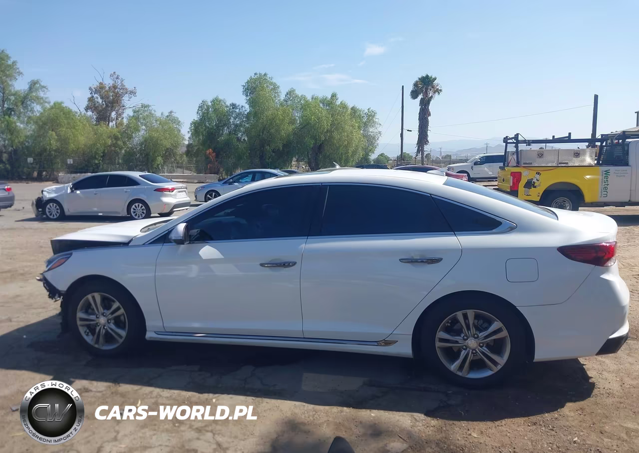2018 Hyundai Sonata Sport VIN:5NPE34AF7JH632117 - 15