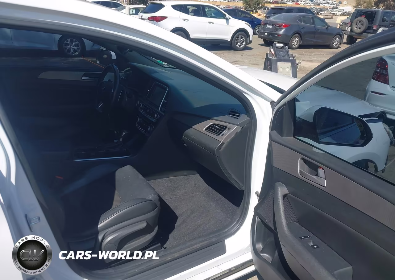 2018 Hyundai Sonata Sport VIN:5NPE34AF7JH632117 - 5