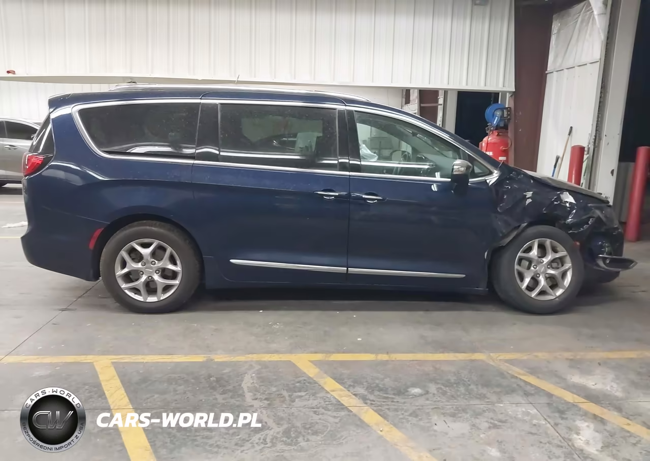2019 Chrysler Pacifica Limited VIN:2C4RC1GG1KR569780 - 13