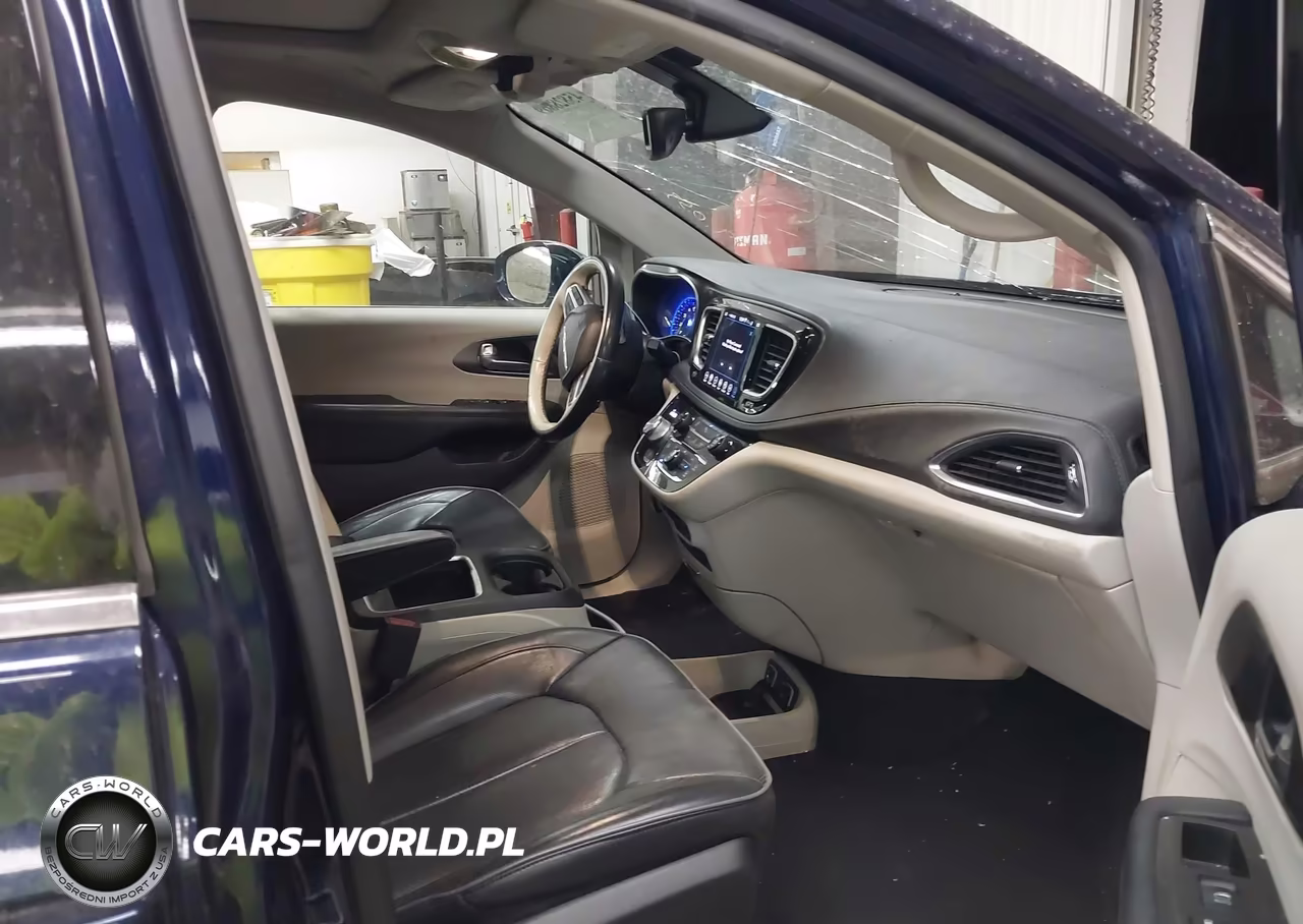 2019 Chrysler Pacifica Limited VIN:2C4RC1GG1KR569780 - 5