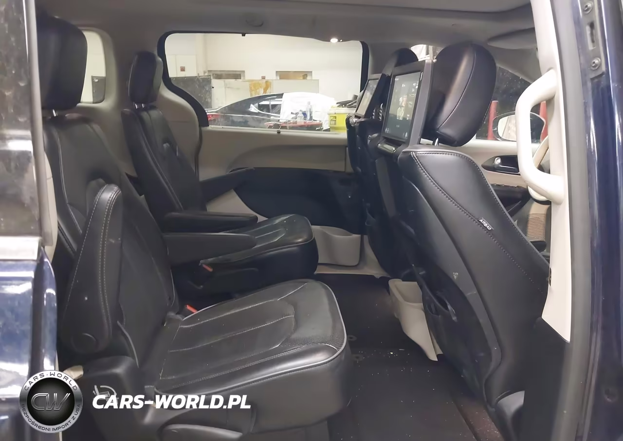 2019 Chrysler Pacifica Limited VIN:2C4RC1GG1KR569780 - 8