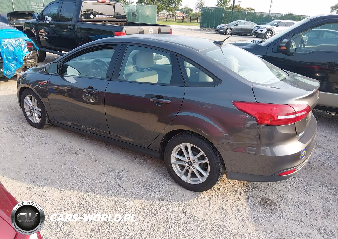 2015 Ford Focus Se VIN:1FADP3F25FL290076 - 3