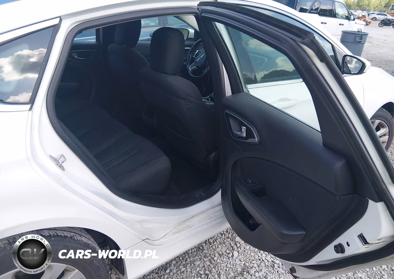 2015 Chrysler 200 Limited VIN:1C3CCCAB7FN679268 - 8