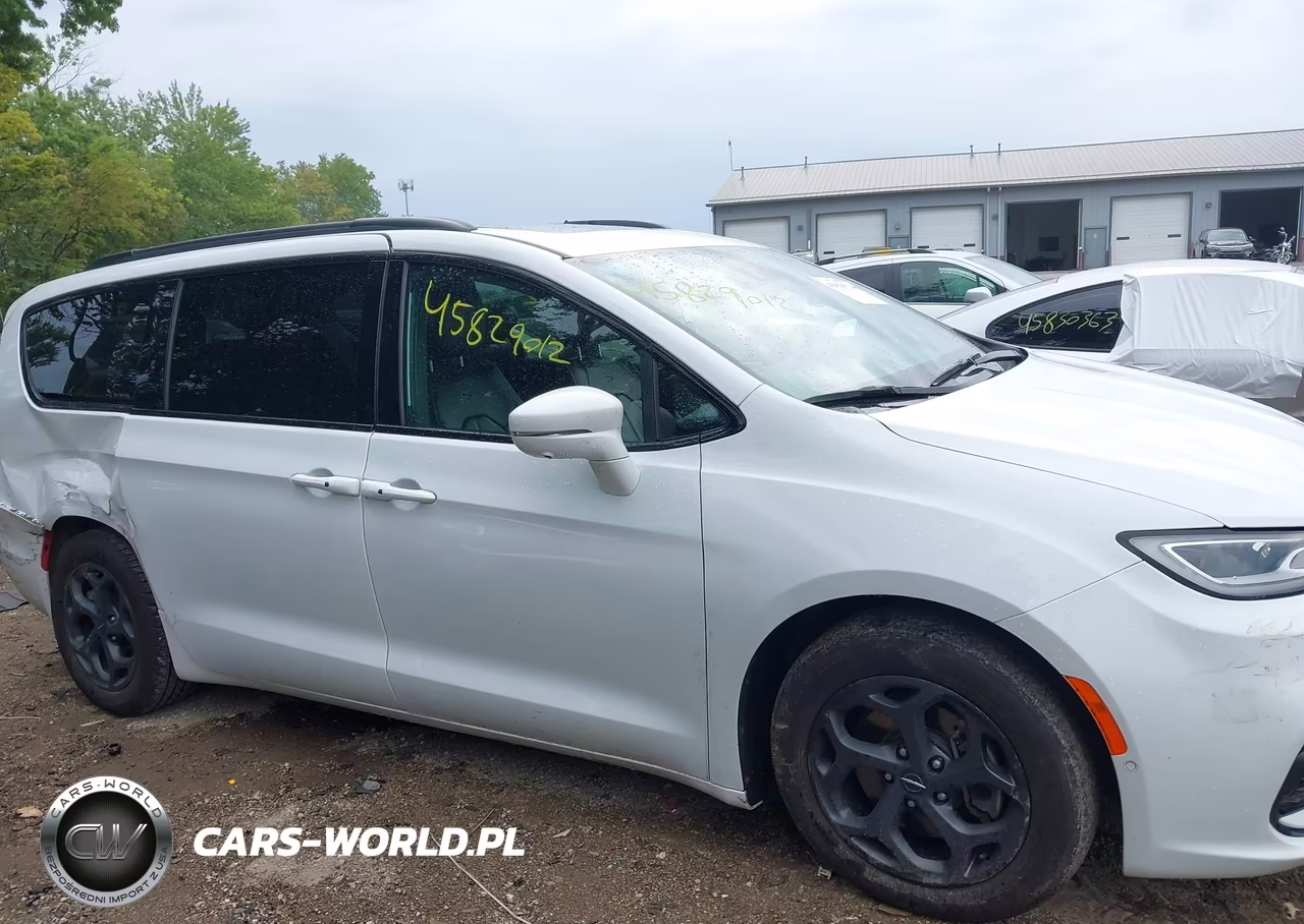 2021 Chrysler Pacifica Hybrid Limited VIN:2C4RC1S72MR517794 - 13