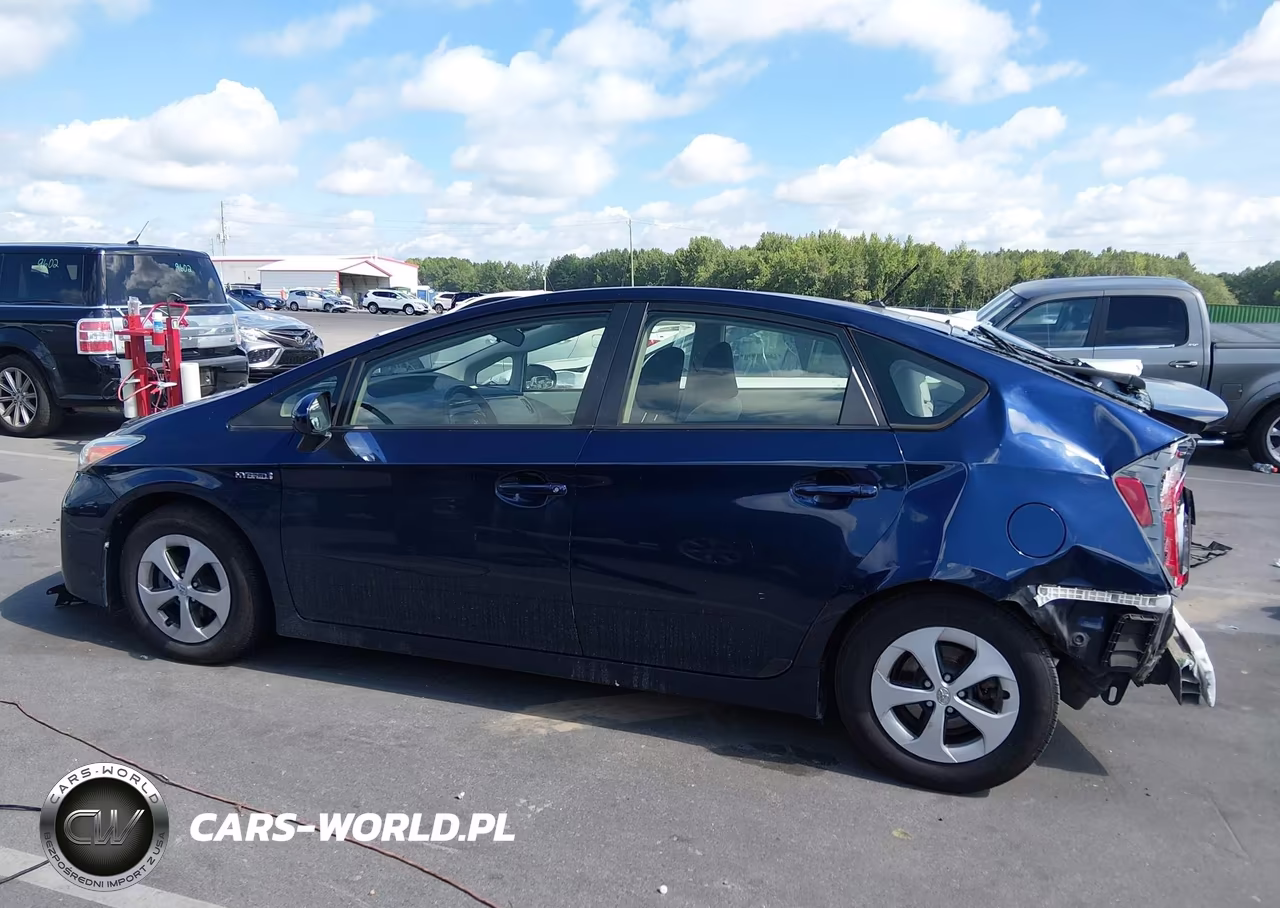 2015 Toyota Prius Two VIN:JTDKN3DUXF0446822 - 15