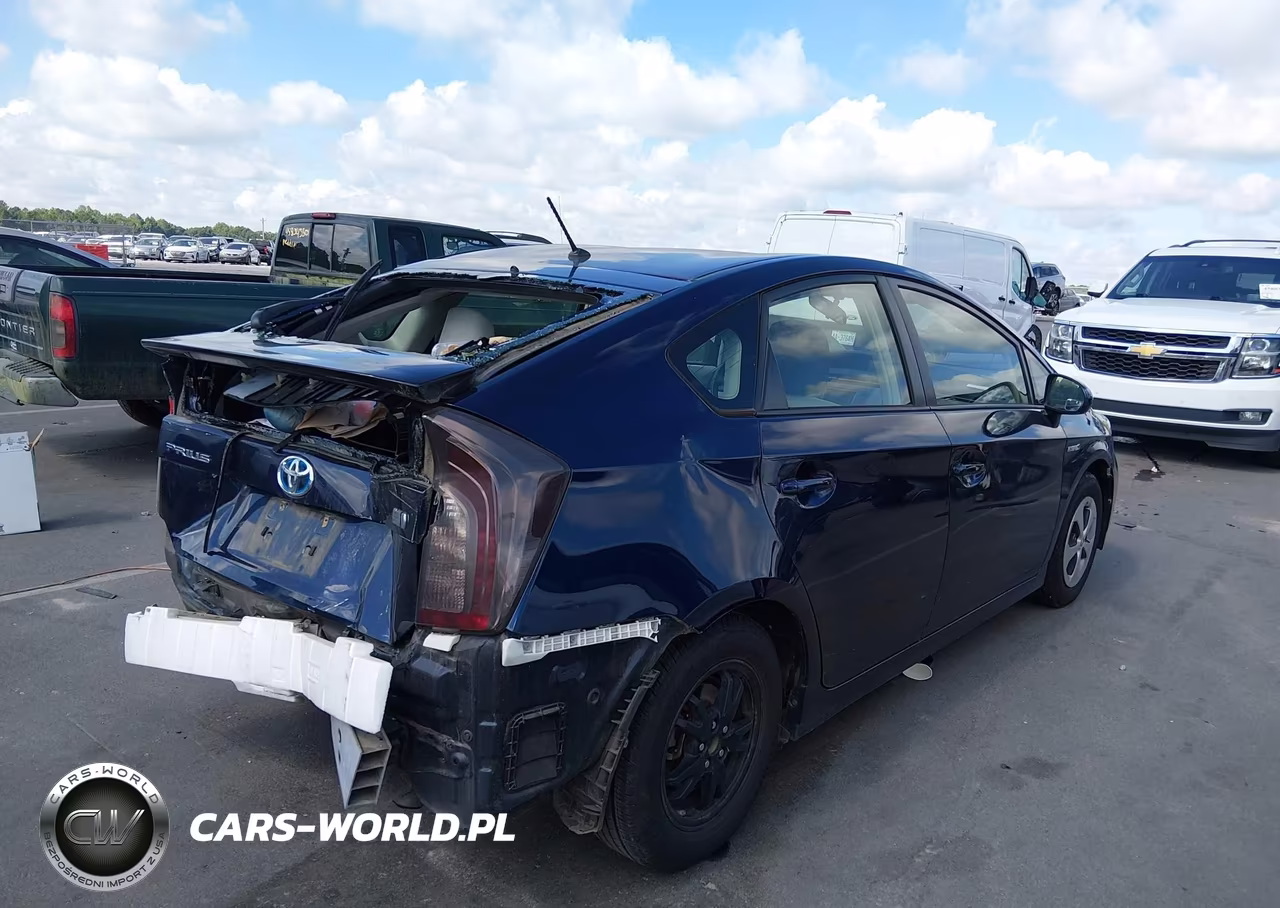 2015 Toyota Prius Two VIN:JTDKN3DUXF0446822 - 4